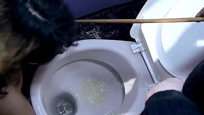 Моята великолепна частна секс робиня Мелани Мемфис. Тя е любимата ми робиня, изглежда невинна, млада, обича анален секс, ролеви игри и мога да я използвам, когато пожелая. Част 1.